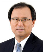 전호석(기업인/현대모비스대표이사총괄사장)
지난 5일 오후 4시 서울 흑석동 중앙대학교 법학관 2층 대강당. 엔지니어 출신 답게 외부 활동 보다는 경영에만 집중하는 전호석(61) 현대모비스 사장이 기계공학 등 공학계열을 전공하는 대학생, 대학원생 앞에서 마이크를 잡았다. 약 220석의 대강당은 자리가 대부분 찼다.