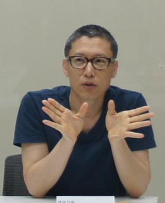 홍승엽(현대무용가/무용인/국립현대무용단예술감독)
국립현대무용단이 창단 3년만에 다음달 유럽 현대무용의 본고장 독일서 세차례 초청 공연을 펼친다. 홍승엽(51ㆍ사진) 예술감독이 안무한 ‘호시탐탐’이 7월8일 뷔츠부르크, 24일 바트홈부르크, 27일 베를린에서 차례로 선뵌다.