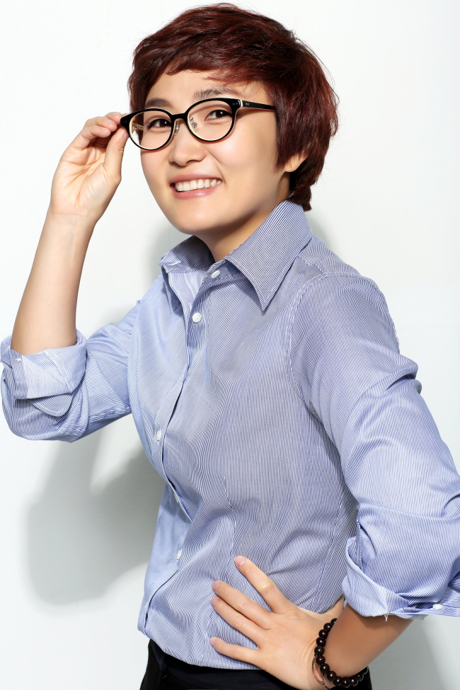 박경림(MC)
방송인 박경림이 MBC FM4U ‘두 시의 데이트’의 새 DJ로 확정됐다.