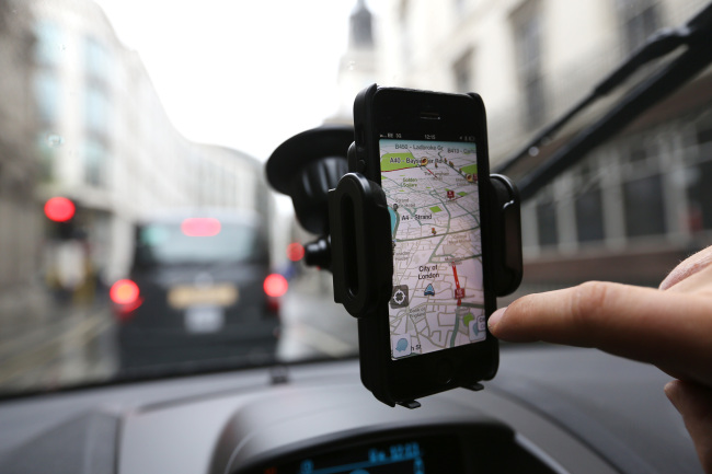 An automobile driver uses Waze Inc.’s map software in London.   Bloomberg