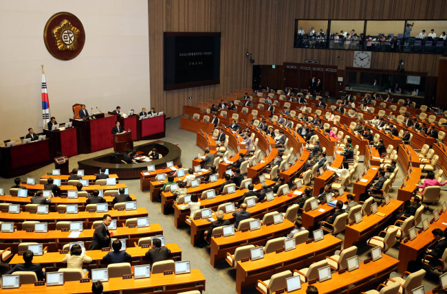 10일 오전 열린 국회 본회의 정치분야에 대한 대정부질문에 앞서 오병윤 통합진보당 의원이 비교섭단체 연설을 하고 있다. 박해묵 기자/mook@heraldcorp.com