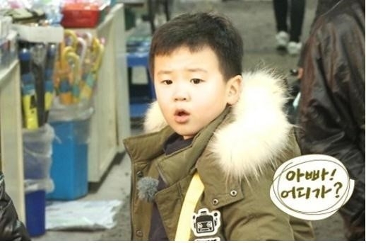 윤후(윤민수아들)
MBC 예능프로그램 ‘일요일일요일밤에-아빠어디가’에 출연중인 가수 윤민수의 아들 ‘윤후’의 안티카페가 개설돼 누리꾼들이 반발이 거세지고 있다.