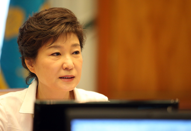 박근혜(대통령)
박근혜 대통령이 10일 오전 청와대에서 열린 수석비서관회의에서 현안에 대해 발언하고 있다. (연합뉴스)
