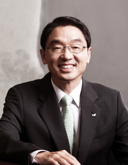 구자명(기업인/LSNikko동제련대표이사회장)
Koo Cha-myung, CEO of LS-Nikko Copper, received the prestigious “Copper Man of the Year” award from the Copper Club last week, according to the company.