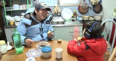 성동일(좌부터/탤런트/영화배우),성준(성동일아들)
성동일, 성준 부자의 하차설과 관련해 MBC ‘일밤-아빠! 어디가?(이하 아빠! 어디가?)’의 김유곤 PD가 입장을 밝혔다.