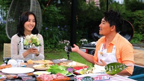 한혜진(좌부터/탤런트/영화배우),이승철(가수)
가수 이승철(46)이 축구선수 기성용과 결혼을 앞둔 배우 한혜진에게 미리 축하선물을 건넸다.