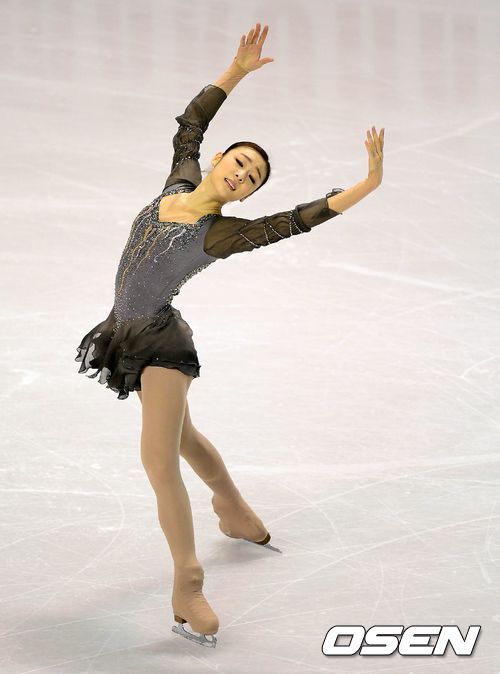 김연아(스케이트선수)
김연아는 은퇴무대인 2014년 소치동계올림픽의 갈라 프로그램을 ‘이매진(Imagine)’으로 결정했다. ‘이매진’은 존 레논이 1971년 베트남 전쟁 당시 반전의 메시지를 담아 발표한 곡이다.