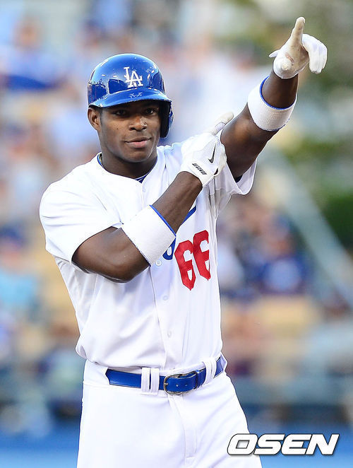 야시엘푸이그(YasielPuig/야구선수/LA다저스)
예상대로였다. 마이너리그에서 올라오자마자 센세이셔널을 몰고온 미국프로야구 로스앤젤레스 다저스의 괴물타자 야시엘 푸이그(23)가 내셔널리그 ‘금주의 선수’로 뽑혔다.