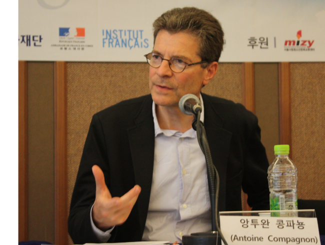 French scholar Antoine Compagnon speaks during a press conference in Seoul on June 7.   Yonhap News