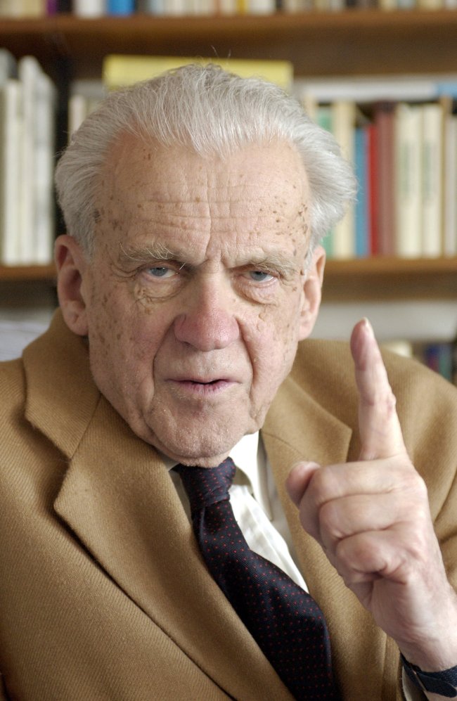 German literary scientist Walter Jens at his home in Tuebingen, southern Germany, on Feb. 26, 2003   AFP-Yonhap News