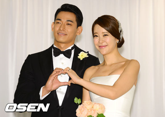 정석원(좌부터/탤런트/영화배우),백지영(가수)
A growing number of South Korean celebrities have been meeting their soul mates within the entertainment industry, heralding a boom of star couples. Against this backdrop, The Korea Herald has summed up the top 10 celebrity couples that draw keen attention from fans in Korea and elsewhere.