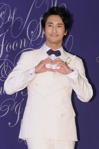 신현준(영화배우/교수)
A growing number of South Korean celebrities have been meeting their soul mates within the entertainment industry, heralding a boom of star couples. Against this backdrop, The Korea Herald has summed up the top 10 celebrity couples that draw keen attention from fans in Korea and elsewhere.