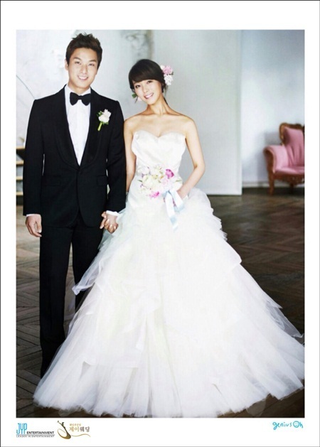 선예(민선예/가수/원더걸스)
A growing number of South Korean celebrities have been meeting their soul mates within the entertainment industry, heralding a boom of star couples. Against this backdrop, The Korea Herald has summed up the top 10 celebrity couples that draw keen attention from fans in Korea and elsewhere.