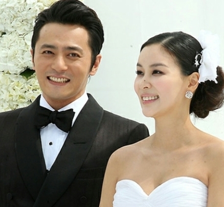 장동건(좌부터/영화배우/탤런트),고소영(영화배우/탤런트)
A growing number of South Korean celebrities have been meeting their soul mates within the entertainment industry, heralding a boom of star couples. Against this backdrop, The Korea Herald has summed up the top 10 celebrity couples that draw keen attention from fans in Korea and elsewhere.
