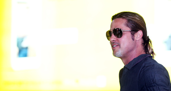 브래드피트(BradPitt/영화배우)
Hollywood movie star Brad Pitt landed in Gimpo Airport in Seoul on Tuesday morning to promote his latest movie “World War Z” together with his son Pax.