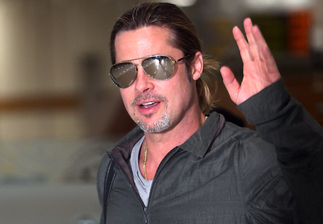 브래드피트(BradPitt/영화배우)
브래드 피트(49)가 화요일 오전 아들 팍스 티엔과 ‘월드워Z’의 마크 포스터 감독과 함께 김포공항에 입국했다. 그의 최신작 “월드워Z”를 홍보하기 위함이다