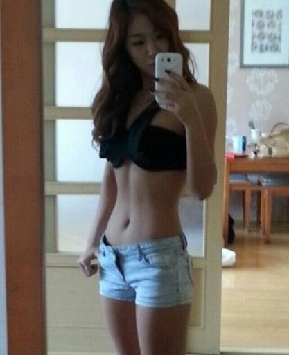 소유(강지현/가수/씨스타)
걸그룹 씨스타 소유가 ‘11자 복근’의 비결을 공개해 눈길을 끌었다.