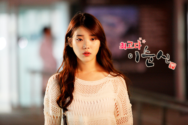 아이유(이지은/가수)
스크린에서 맹활약하는 아이돌들을 보는 것은 이젠 놀랄 일도 아니다. 그들에 대한 대중의 시선은 곱지 않았고, ‘연기자’ 보다는 ‘연기돌’ 이라는 수식어가 줄곧 따라다녔다. 그런 편견과 시선을 극복하고 ‘가수’와 ‘연기자’로써의 입지를 굳히고 있는 아이돌을 만나보자.