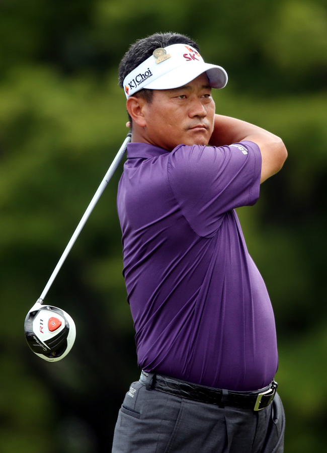 최경주(골퍼/SK텔레콤)
Choi Kyung-ju of Korea hits a tee shot during a practice round prior to the start of the 113th U.S. Open at Merion Golf Club in Ardmore, Pennsylvania, Tuesday.   AFP-Yonhap News