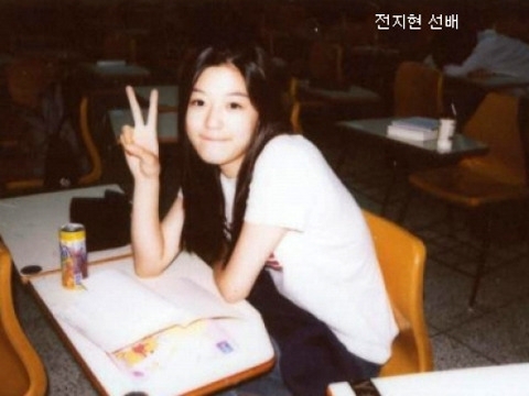 전지현(왕지현/영화배우)
배우 전지현 대학시절 사진이 화제다.