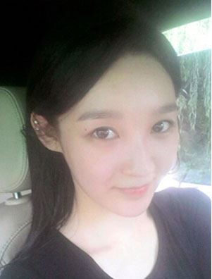 강민경(가수/탤런트/다비치)
다비치 강민경이 민낯 사진을 공개하면서 화장기 없는 얼굴의 과거 사진들도 새삼 주목받고 있다.