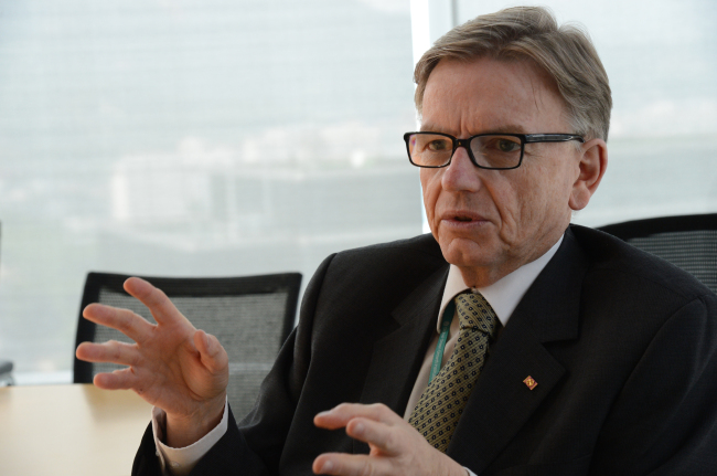 Howard Bamsey, director general of the Global Green Growth Institute.   Chung Hee-cho/The Korea Herald