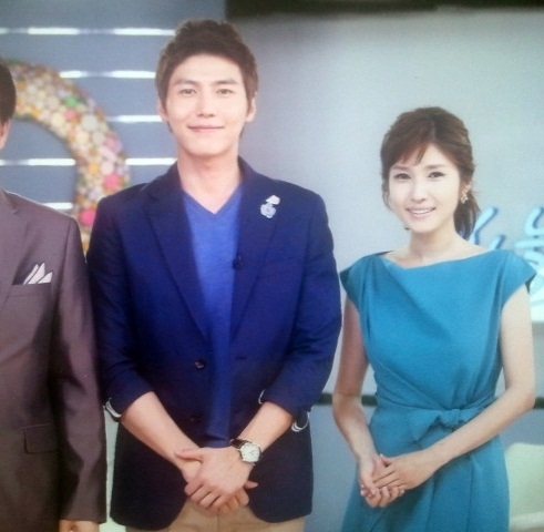 송재희(좌부터/영화배우/탤런트),김경란(MC/전아나운서)
배우 송재희(34) 측이 김경란(36)과의 열애 사실을 공식 인정했다.