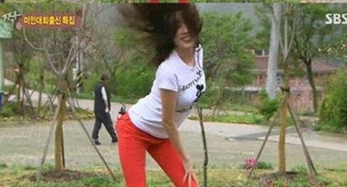 지유(탤런트)
지난 12일 방송된 SBS 예능프로그램 ‘짝’에서 여자 2호는 섹시한 댄스로 남성들의 시선을 사로잡았다.
