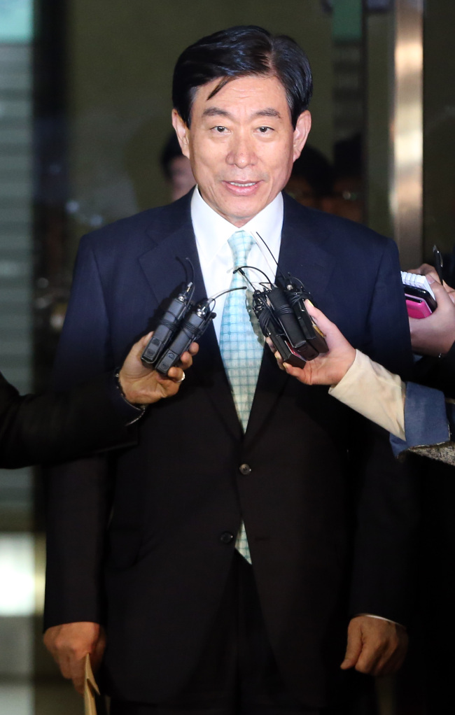 원세훈(전정무직공무원)
Won Sei-hoon, former head of the National Intelligence Service, leaves the Seoul Central District Prosecutors’ Office after questioning on April 30.   Yonhap News