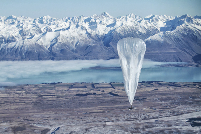 A Google balloon sails through the air in Tekapo, New Zealand.   AP-Yonhap News