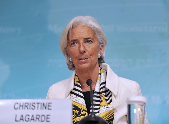 <YONHAP PHOTO-0151> (130614) -- Washington D.C., June 14, 2013 (Xinhua) -- International Monetary Fund (IMF) Managing Director Christine Lagarde attends a news conference at the headquarters of IMF in Washington D.C., capital of the United States, June 14, 2013. IMF Friday lowered its forecast of U.S. economic growth to 2.7 percent in 2014, 0.3 percentage point lower than its April prediction. (Xinhua/Wang Yiou)/2013-06-15 07:11:06/ <저작권자 ⓒ 1980-2013 ㈜연합뉴스. 무단 전재 재배포 금지.>
International Monetary Fund Managing Director Christine Lagarde attends a news conference at the headquarters of the IMF in Washington, D.C., Friday.   Xinhua-Yonhap News
