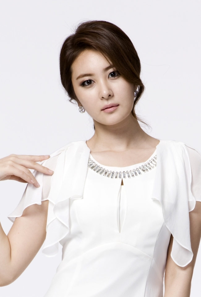 손은서(손지연/탤런트/영화배우)
배우 손은서가 종합편성채널 JTBC 월화미니시리즈 ‘그녀의 신화’의 타이틀롤을 맡았다.