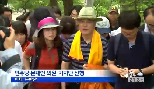 문재인(국회의원/사회기관단체인/혁신과통합상임대표)
민주당 문재인 의원이 검찰의 국가정보원 선거개입 수사결과와 관련 “박근혜 대통령이 책임져야 한다"고 강하게 비판했다.