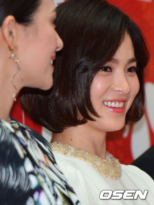송혜교(탤런트/영화배우)
배우 송혜교가 단발머리로 변신해 상큼한 매력을 뽐냈다.