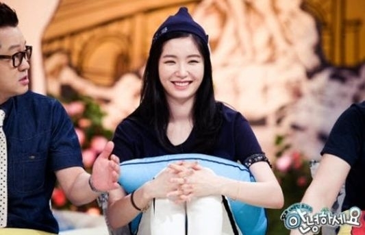 김새롬(방송연예인/모델)
방송인 김새롬은 최근 진행된 KBS 2TV 대국민 토크쇼 ‘안녕하세요’ 녹화에서 안선영과 지상렬, 김태현 등과 함께 출연해 재치 있는 입담을 과시했다.