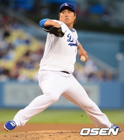 류현진(야구선수/LA다저스)
류현진은 19일 오전 8시 5분(이하 한국시간) 미국 뉴욕 양키스타디움에서 열리는 양키스와 원정경기에 선발등판한다. 6승2패(평균자책점 2.85)의 류현진은 지난달 29일 LA에인절스전서 메이저리그 데뷔 첫 완봉승을 올렸지만 이후 두 차례 등판에서 승수를 보태지 못했다. 양키스는 18일 현재 38승 31패로 아메리칸리그 동부지구에 5개 팀 가운데 3위에 처져 있다. 다저스도 29승39패로 내셔널리그 서부지구 5개팀 중 최하위를 벗어나지 못하고 있다.