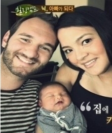 닉부이치치(NickVujicic/사회기관단체인/사지없는인생대표)
세계적인 강연자 닉 부이치치가 미모의 아내와 사랑스런 아들을 공개했다.