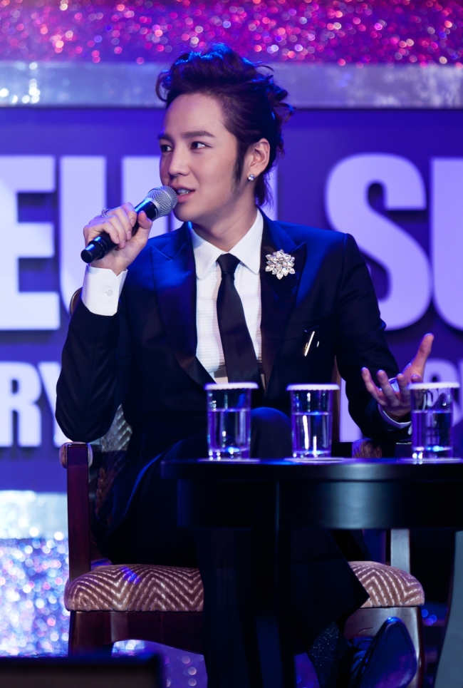 장근석(영화배우)
장근석은 천계영 작가의 유명 원작인 ‘예쁜남자’에서 ‘세상에서 가장 아름다운 얼굴을 가진 주인공’인 독고마테 역을 맡아 올해 하반기에 안방극장을 찾는다.