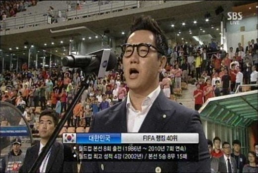 더원(정순원/가수)
가수 더원이 대한민국 대 이란의 2014 브라질 월드컵 아시아 지역 최종예선 경기에서 애국가를 열창했다.