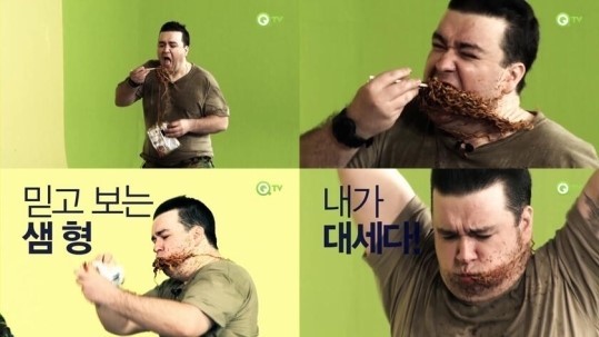 샘해밍턴(SamHammington/개그맨)
호주 출신 개그맨 샘 해밍턴이 예능전문채널 QTV ‘어럽쇼!’에서 강풍기 앞 짜장라면 먹방에 도전해 화제다.