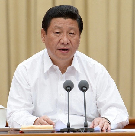 시진핑(XiJinping/정치인/중국공산당중앙군사위원회주석)
오는 23일로 출범 100일을 맞는 중국 시진핑(習近平) 시진핑 주석이 지난 18일 대중노선교육실천활동공작회의에 참석해 국민과의 관계를 긴밀히 하라며 ‘민심관리’를 강조했다. 이 회의에는 중국 최고지도부인 정치국 상무위원 7명이 전원 참석했다. 이 외에도 중앙서기처 서기를 비롯해 전인대 상임위 부위원장, 최고인민법원장, 최고검찰원 검찰장 등 중국 수뇌부가 모두 모였다. 최근 들어 가장 초대형 회의가 열린 셈이다.