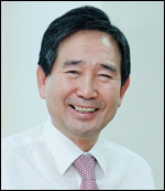 하성용(기업인/한국항공우주산업대표이사사장/한국항공우주산업진흥협회회장)
19일 KAI에 따르면 하 사장은 지난 17일부터 프랑스 르부르제 공항에서 열리고 있는 파리 에어쇼에 참석해 각 국 정부 인사 및 세계 유수 방위업체 관계자를 직접 만나며 고등훈련기 T-50, 기동헬기 수리온 등 KAI가 제작한 국내 제품들의 마케팅에 적극 나서고 있다.