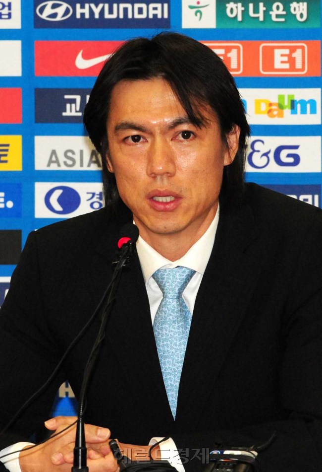 23일 대한축구협회 대회의실에서 U-20대표팀 감독을 맡은 홍명보감독이 기자회견을 하고 있다. 이상섭기자. babtong@heraldm.com 2009.02.23
23일 대한축구협회 대회의실에서 U-20대표팀 감독을 맡은 홍명보감독이 기자회견을 하고 있다. 이상섭기자. babtong@heraldm.com 2009.02.23
23일 대한축구협회 대회의실에서 U-20대표팀 감독을 맡은 홍명보감독이 기자회견을 하고 있다. 이상섭기자. babtong@heraldm.com 2009.02.23
