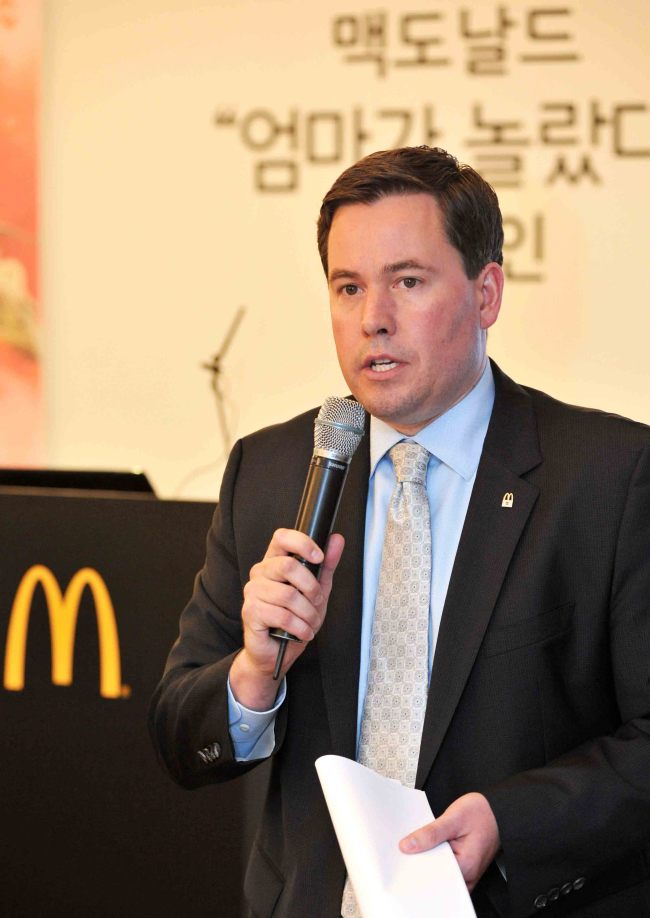 조엘린저(JoeErlinger/기업인)
McDonald’s Korea was confident about achieving its plans to reach 500 nationwide outlets and create 10,000 new jobs by 2015, despite a tougher regulatory environment for large franchises.