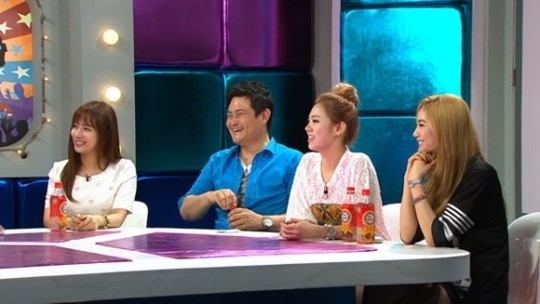 최송현(좌부터/영화배우/전아나운서),김진수(영화배우),리지(가수/애프터스쿨),나나(가수/애프터스쿨)
아나운서 출신 방송인 최송현이 19일 방송된 MBC ‘황금어장-라디오스타’ 에서 아나운서와 재벌가의 결혼에 대한 자신의 소신을 피력했다.