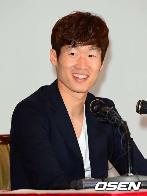 박지성(축구선수/퀸즈파크레인저스FC)
김민지와 박지성이 ‘박지성 기자회견’을 통해 열애를 공식 인정했다.