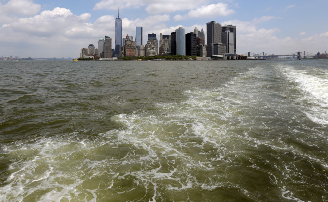 Lower Manhattan is shown from the Staten Island Ferry, in New York’s Upper Bay, June 11. Giant removable floodwalls would be erected around lower Manhattan, and levees, gates and other defenses could be built elsewhere around the city under a nearly $20 billion plan proposed by Mayor Michael Bloomberg to protect New York from storms and the effects of global warming.   AP-Yonhap News
