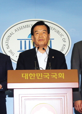 서상기(국회의원/국회교육문화체육관광위원회위원)
The two main parties are at loggerheads again over allegations that former President Roh Moo-hyun conceded to North Korea on the Northern Limit Line, a de facto maritime border between the two Koreas.