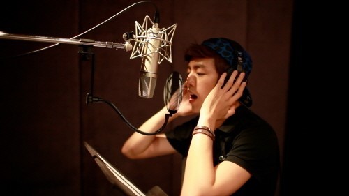 이현우(탤런트/영화배우)
배우 이현우가 부른 영화 ‘은밀하게 위대하게’ OST ‘청춘예찬’의 음원과 뮤직비디오가 네티즌들로부터 호평을 받고 있다.
　
