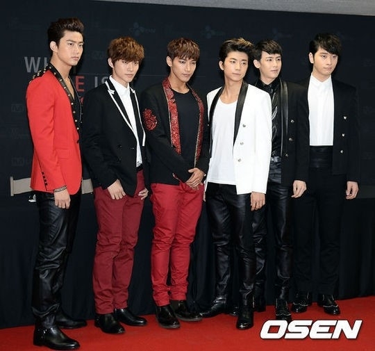 택연(좌부터/옥택연/가수/탤런트/2PM),준호(이준호/가수/음악PD/2PM),준케이(김민준/가수/작곡가/2PM),우영(장우영/가수/탤런트/2PM),닉쿤(Nichkhun/가수/영화배우/2PM),찬성(황찬성/가수/탤런트/2PM)
